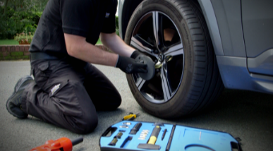  Emergency Tyre Replacement in Crawley – Fast Flat Tyre Repair & Tyre Change at Home